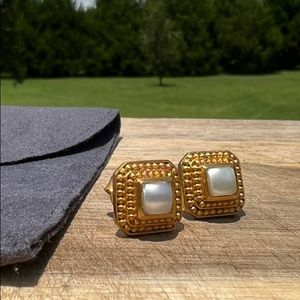 Julie Vos 24k gold plated Stud/Pearl earrings good used condition